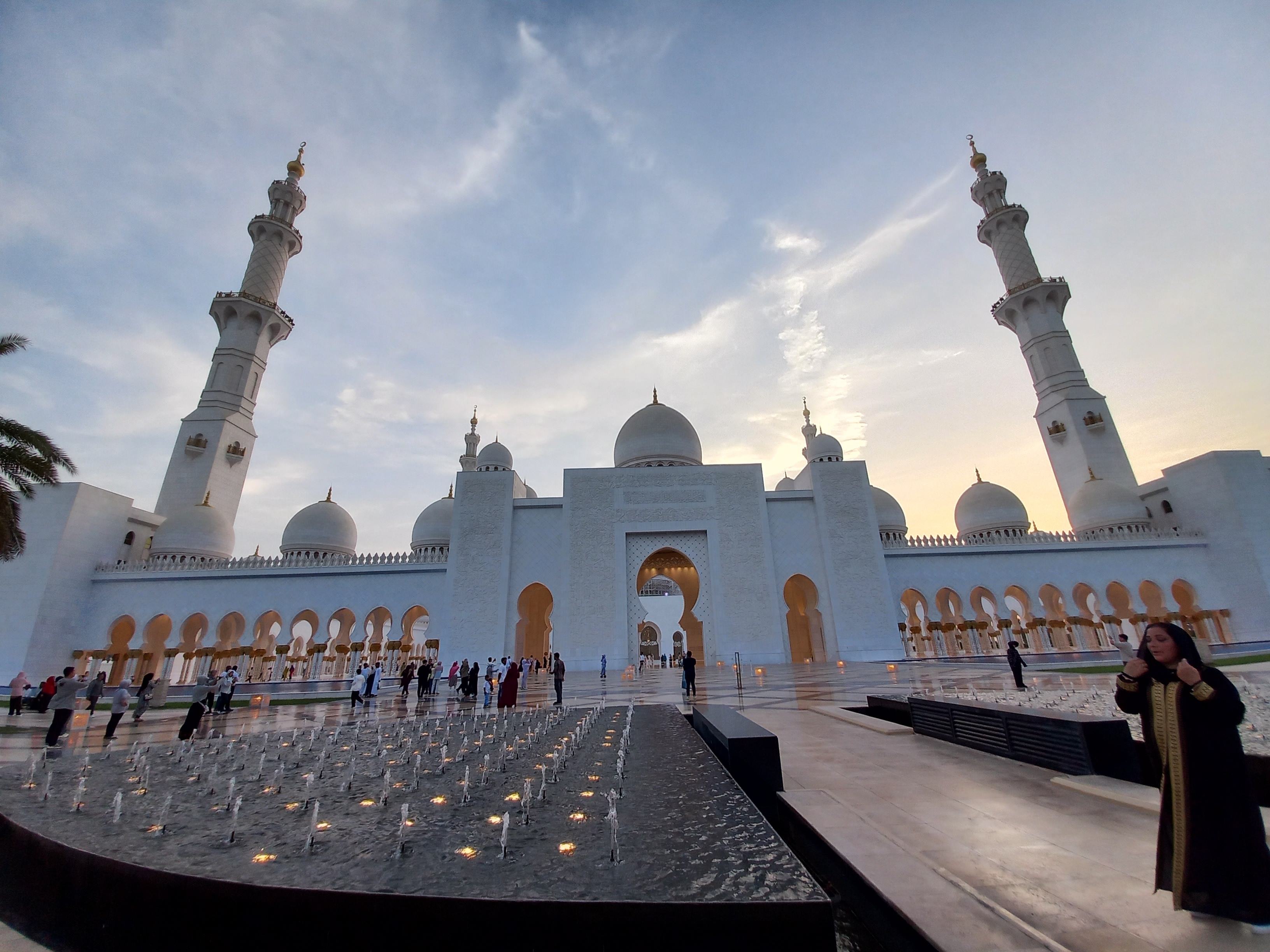 Abu Dhabi Sheikh Zayed Grand Mosque Tour from Dubai
